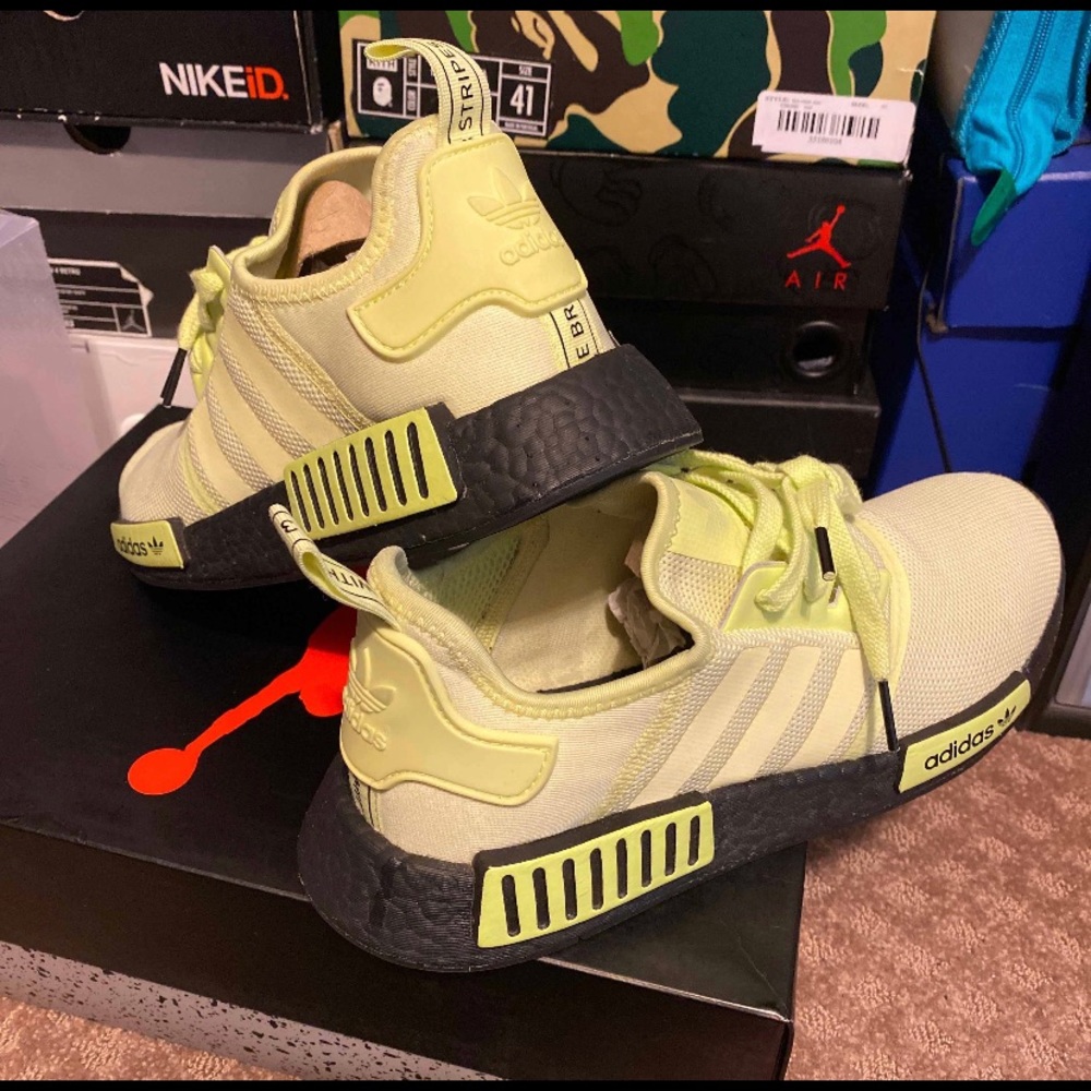 Adidas NMD R1 “Glow” Sample size 9 yeezy pharrell - Picture 8 of 8